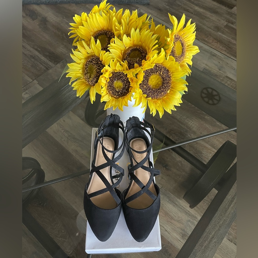 Lauren Conrad ladies zip back flats